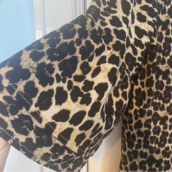 Belongsci Blouse Shirt Fully Lined Leopard Print Tunic with Bell Sleeves Size M - Picture 6 of 10